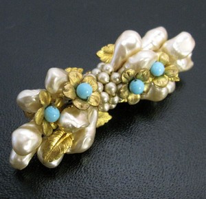 （画像用） Louis Rousselet　フランス製 バロックパールお花ブローチ