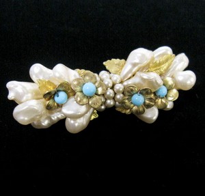 （画像用） Louis Rousselet　フランス製 バロックパールお花ブローチ