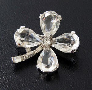 （画像用） クラウンTrifari　ブローチ