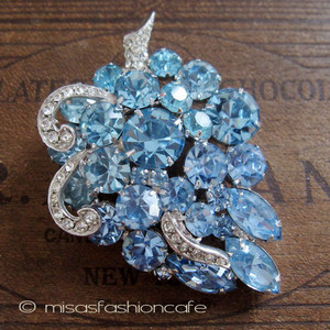 （画像用） Weiss　葡萄　ブローチ