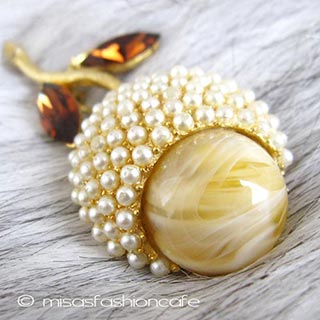 （画像用） WEISS 花ブローチ