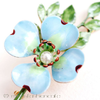 （画像用） Original By Robert　 ハナミズキの花ブローチ