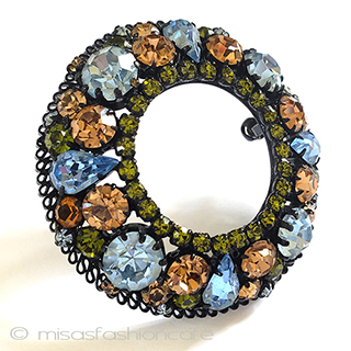 （画像用） Ａｕｓｔｒｉａオーストリア製 クリスタル・リース　ブローチ