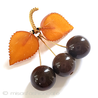 （画像用） さくらんぼ　ブローチ 天然石　アンバー