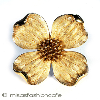 （画像用） Trifari　 トリファリ ハナミズキのお花ブローチ