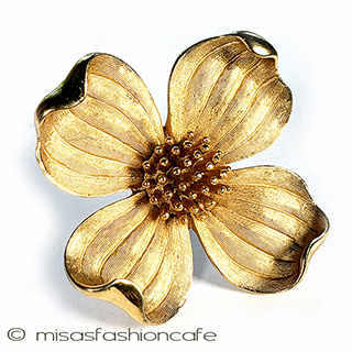 （画像用） Trifari　 トリファリ ハナミズキのお花ブローチ