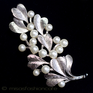 （画像用） Trifari　 トリファリ パール銀葉ブローチ