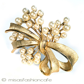 （画像用） Trifariトリファリブローチ パールりぼんブーケ　