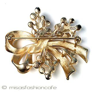 （画像用） Trifariトリファリブローチ パールりぼんブーケ　