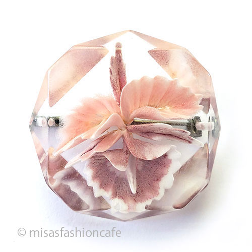 （画像用） ヴィンテージアクセサリー 蘭(ラン)のお花ブローチ