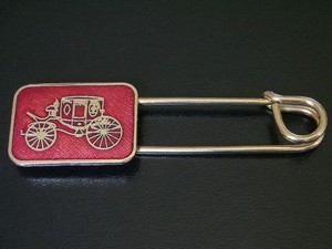 （画像用） エナメル馬車ブローチ