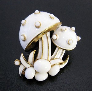 （画像用） クラウントリファリ Trifari きのこブローチ