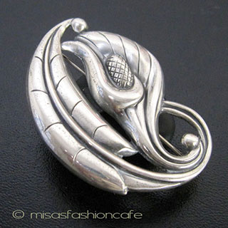 （画像用） スターリングシルバー銀製 水芭蕉の花　ブローチ