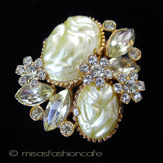 （画像用） バロックパール花ブローチ