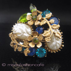 （画像用） バロックパール花ブローチ