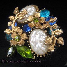 （画像用） バロックパール花ブローチ