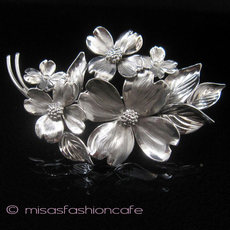 （画像用） Sterling銀製ブローチ 　 ハナミズキのお花