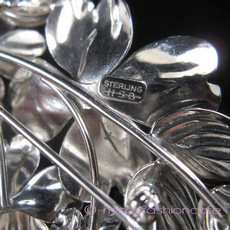 （画像用） Sterling銀製ブローチ 　 ハナミズキのお花