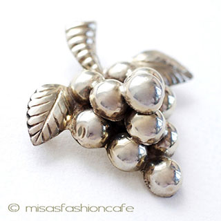 （画像用） スターリングシルバー 銀製　葡萄　ブローチ