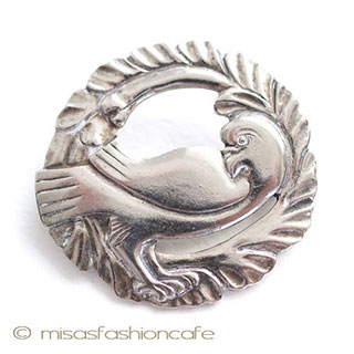 （画像用） 幸せの鳩　ブローチ