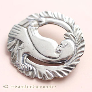 （画像用） 幸せの鳩　ブローチ