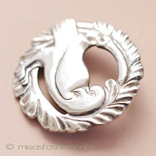 （画像用） 幸せの鳩　ブローチ