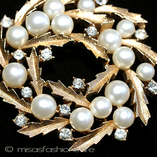 （画像用） Ｔｒｉｆａｒｉ　 トリファリ ヒイラギリース　ブローチ