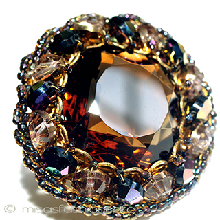 （画像用） クリスタルガラス・ブローチ