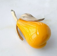 （画像用） Mrvella 　洋ナシブローチ