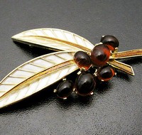 （画像用） クラウンTrifari　ブローチ