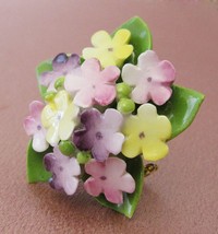 （画像用） ポーセリン　英国製 花ブーケ　ブローチ