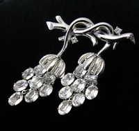 （画像用） クラウンTrifari　 葡萄　ブローチ