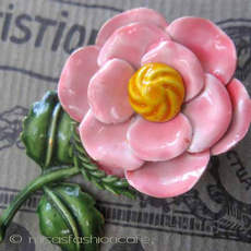 （画像用） Original By Robert ツバキの花　ブローチ