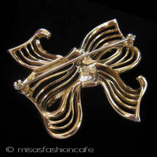 （画像用） クラウントリファリ　 Trifariリボンブローチ