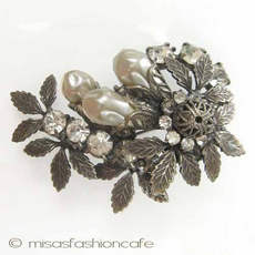 （画像用） パールRS お花ブローチ