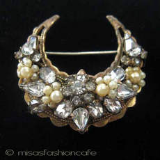 （画像用） Original By Robert お花三日月　ブローチ