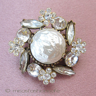 （画像用） ビジューの花ブローチ ガラス・バロックパール　