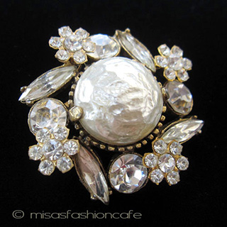 （画像用） ビジューの花ブローチ ガラス・バロックパール　