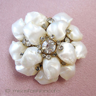 （画像用） DeMarioNY ブローチ　 天然MOパール・フラワー