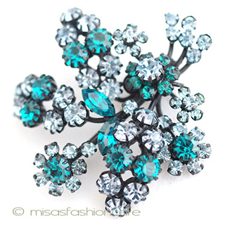 （画像用） オーストリア製ブローチ クリスタルの花　ブーケ