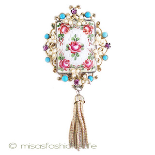 （画像用） ＣＯＲＯ タッセルブローチ ヴィクトリアン・ローズ