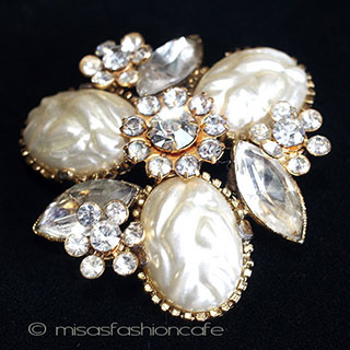 （画像用） ビジューのお花ブローチ ガラス・バロックパール