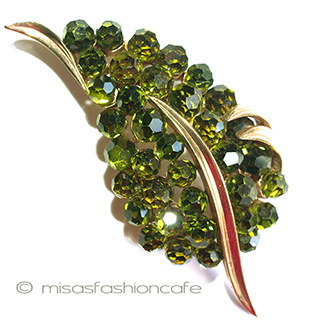 （画像用） Ｔｒｉｆａｒｉ　 トリファリ クリスタル　ブローチ