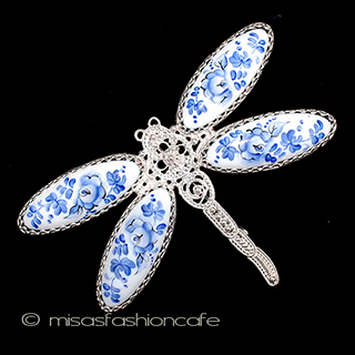 （画像用） ポーセリン　ブローチ トンボ　＆　ローズ