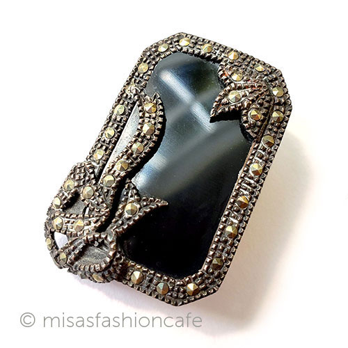 （画像用） 天然石と銀製のリボン アンティークジュエリー