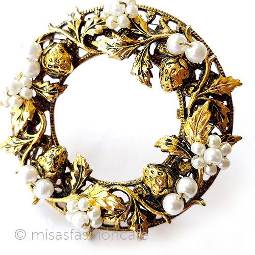 （画像用） パール花＆いちごリース ブローチ兼ペンダント