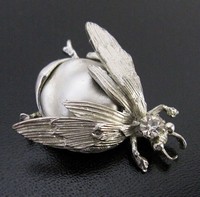 （画像用） アンティーク　 てんとう虫ブローチ