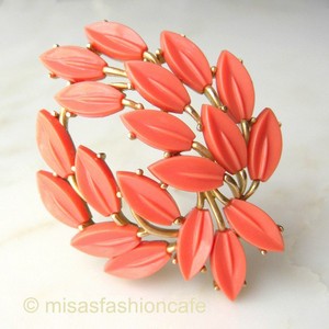 （画像用） クラウントリファリ Trifari コーラルリーフ ブローチ