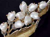 （画像用） クラウンTrifari　 パール花ブローチ