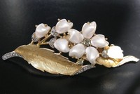 （画像用） クラウンTrifari　 パール花ブローチ